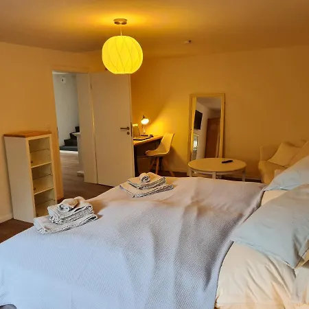 Schoene Ruhige Mit Terrasse Apartment