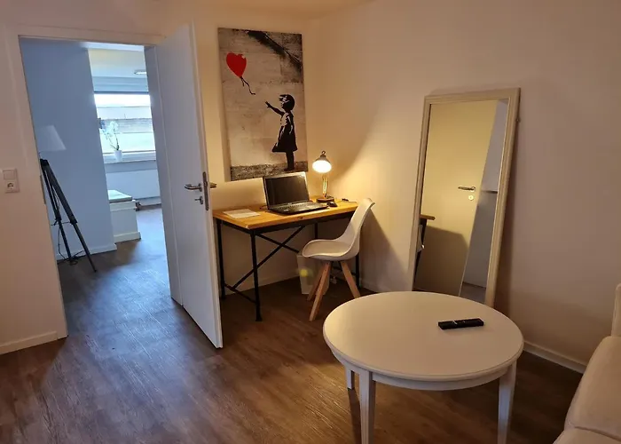 Schoene Ruhige Mit Terrasse דירה פלאנסבורג