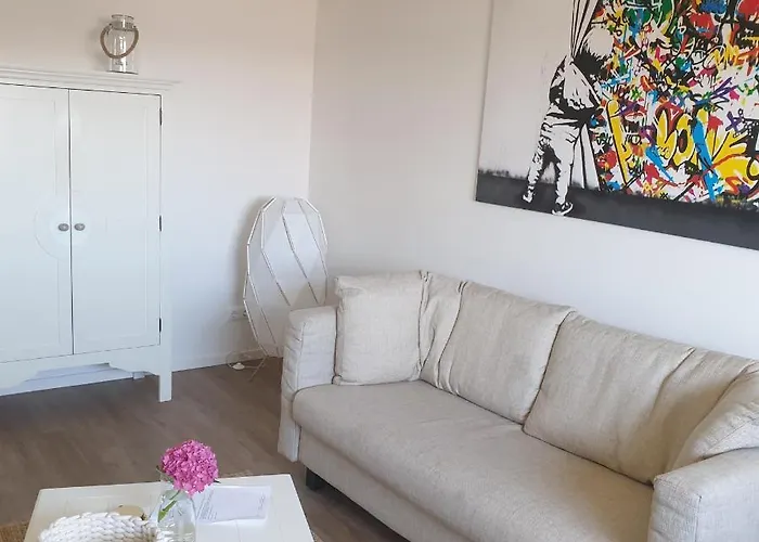 Schoene Ruhige Mit Terrasse