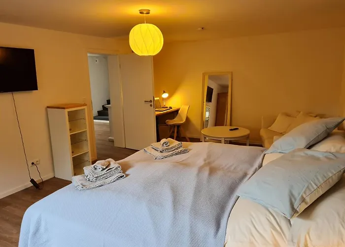 Schoene Ruhige Mit Terrasse Διαμέρισμα