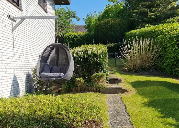 Schoene Ruhige Mit Terrasse דירה