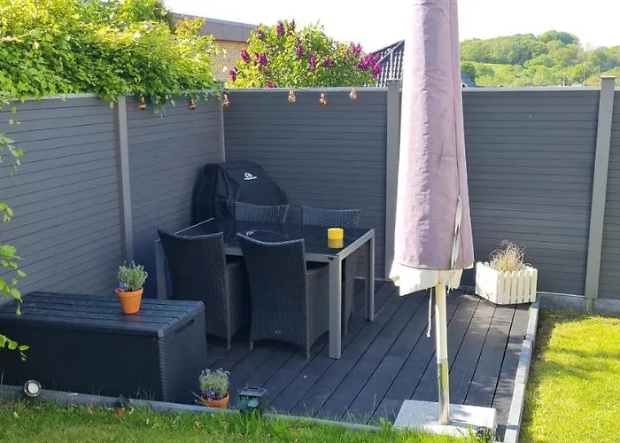 Schoene Ruhige Mit Terrasse פלאנסבורג